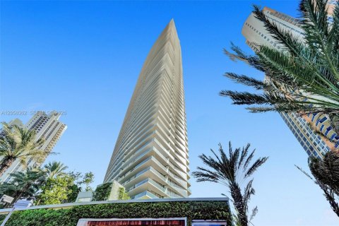 Copropriété à louer à Sunny Isles Beach, Floride: 3 chambres, 229.28 m2 № 2249009 - photo 4