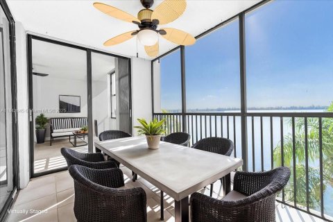 Condominio en Oakland Park, Florida, 2 dormitorios  № 2054658