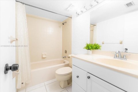 Condominio en venta en Oakland Park, Florida, 2 dormitorios, 85.47 m2 № 2054658 - foto 19