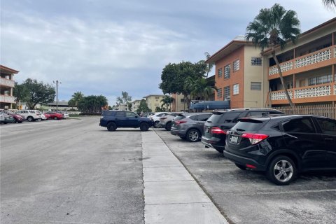 Condominio en venta en North Miami, Florida, 2 dormitorios, 116.13 m2 № 1867597 - foto 16