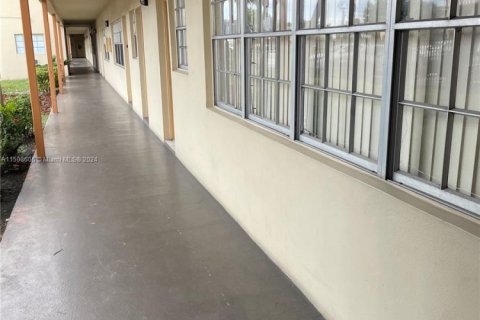 Condominio en venta en North Miami, Florida, 2 dormitorios, 116.13 m2 № 1867597 - foto 14