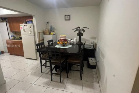Condominio en venta en North Miami, Florida, 2 dormitorios, 116.13 m2 № 1867597 - foto 4