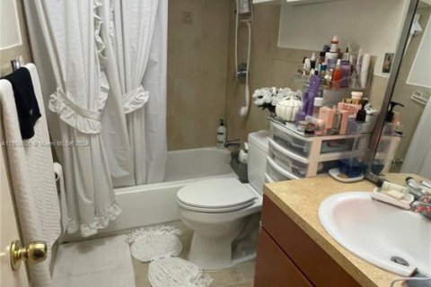 Condominio en venta en North Miami, Florida, 2 dormitorios, 116.13 m2 № 1867597 - foto 8