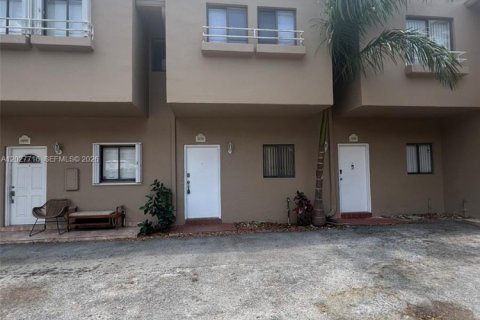Condo in Hialeah, Florida, 2 bedrooms  № 2088311 - photo 3