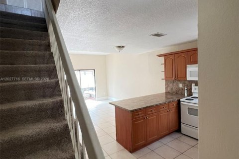 Condo in Hialeah, Florida, 2 bedrooms  № 2088311 - photo 13
