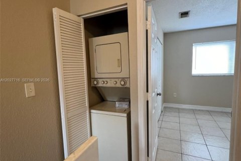 Condo in Hialeah, Florida, 2 bedrooms  № 2088311 - photo 21