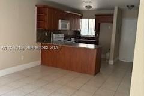 Condo in Hialeah, Florida, 2 bedrooms  № 2088311 - photo 28