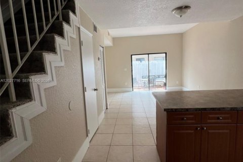 Condo in Hialeah, Florida, 2 bedrooms  № 2088311 - photo 14