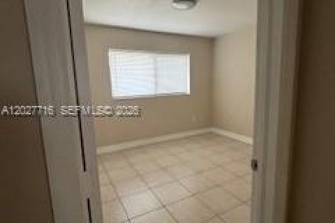 Condo in Hialeah, Florida, 2 bedrooms  № 2088311 - photo 5