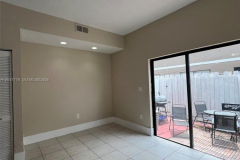 Condo in Hialeah, Florida, 2 bedrooms  № 2088311 - photo 18