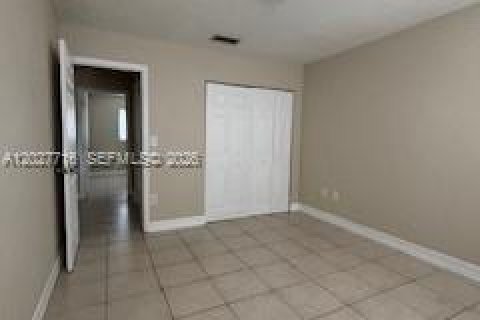 Condo in Hialeah, Florida, 2 bedrooms  № 2088311 - photo 4