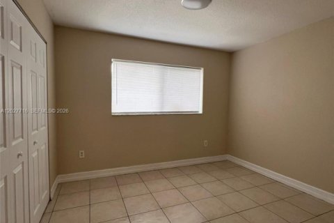Condo in Hialeah, Florida, 2 bedrooms  № 2088311 - photo 22