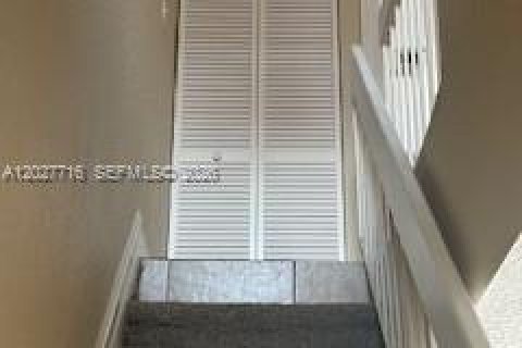 Condo in Hialeah, Florida, 2 bedrooms  № 2088311 - photo 29