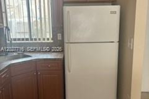 Condo in Hialeah, Florida, 2 bedrooms  № 2088311 - photo 30