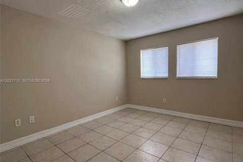 Condo in Hialeah, Florida, 2 bedrooms  № 2088311 - photo 23