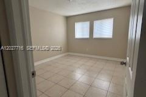 Condo in Hialeah, Florida, 2 bedrooms  № 2088311 - photo 2