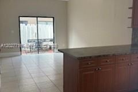 Condo in Hialeah, Florida, 2 bedrooms  № 2088311 - photo 7