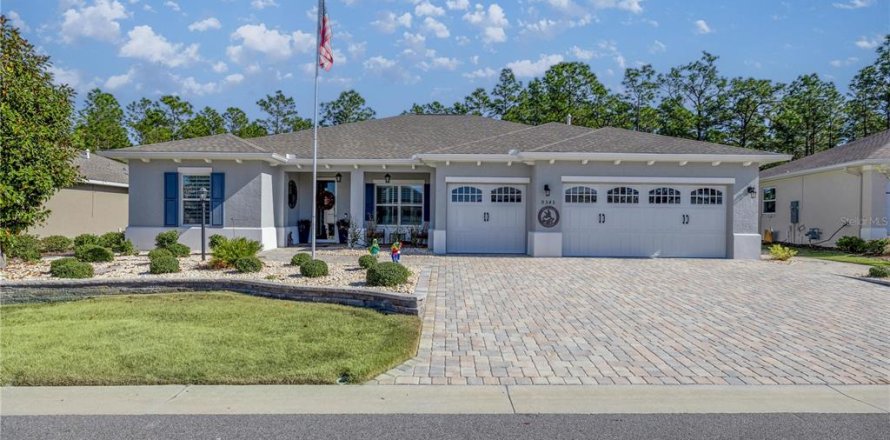House in Ocala, Florida 2 bedrooms, 195.47 sq.m. № 2223180