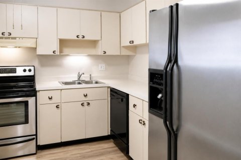 Condo in Lauderhill, Florida, 2 bedrooms № 2193296 - photo 7