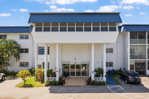Condo in Lauderhill, Florida, 2 bedrooms  № 2193296
