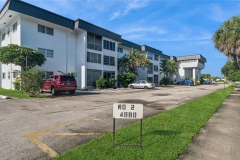 Condo in Lauderhill, Florida, 2 bedrooms № 2193296 - photo 18