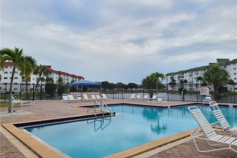 Condo in Lauderhill, Florida, 2 bedrooms № 2193296 - photo 17