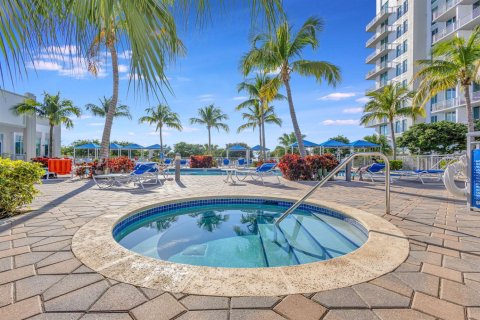 Condo in West Palm Beach, Florida, 1 bedroom № 2077711 - photo 23