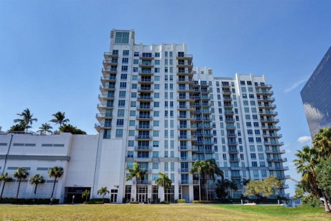 Condo in West Palm Beach, Florida, 1 bedroom № 2077711 - photo 12