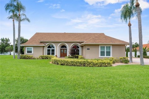 House in Lakeland, Florida 4 bedrooms, 342.34 sq.m. № 1913369 - photo 1
