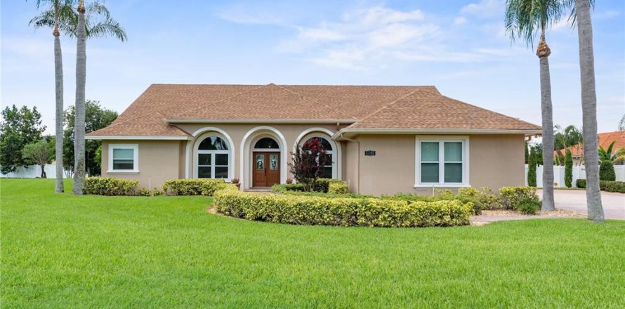 House in Lakeland, Florida 4 bedrooms, 342.34 sq.m. № 1913369