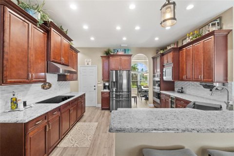 House in Lakeland, Florida 4 bedrooms, 342.34 sq.m. № 1913369 - photo 17