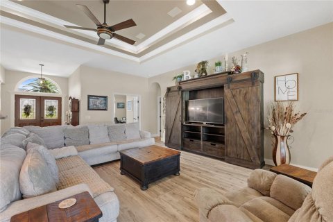 House in Lakeland, Florida 4 bedrooms, 342.34 sq.m. № 1913369 - photo 11