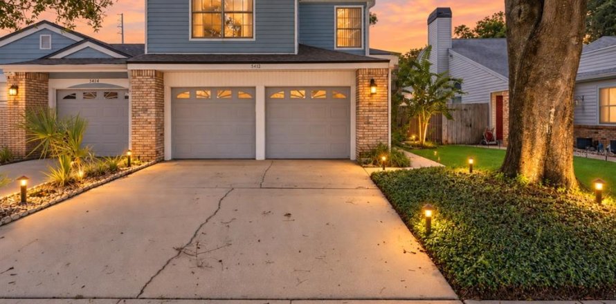 Duplex in Orlando, Florida 2 bedrooms, 150.87 sq.m. № 2383322