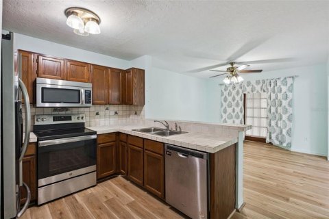 Duplex in Orlando, Florida 2 bedrooms, 150.87 sq.m. № 2383322 - photo 15