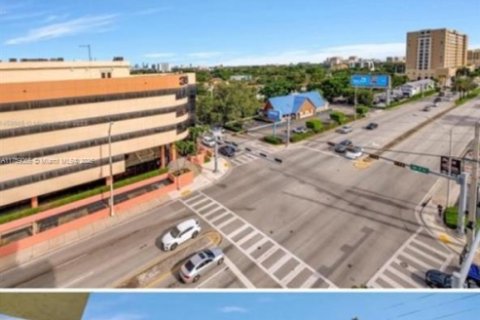 Condo in Miami, Florida, 2 bedrooms  № 1860364 - photo 1