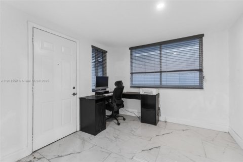 Купить виллу или дом в Вест-Парк, Флорида 3 спальни, 128.95м2, № 1968389 - фото 25