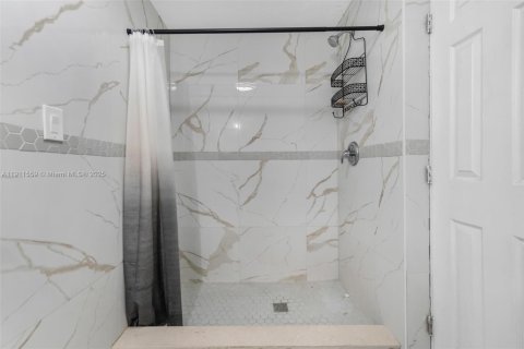 Купить виллу или дом в Вест-Парк, Флорида 3 спальни, 128.95м2, № 1968389 - фото 18