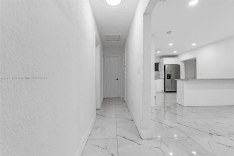 Купить виллу или дом в Вест-Парк, Флорида 3 спальни, 128.95м2, № 1968389 - фото 29