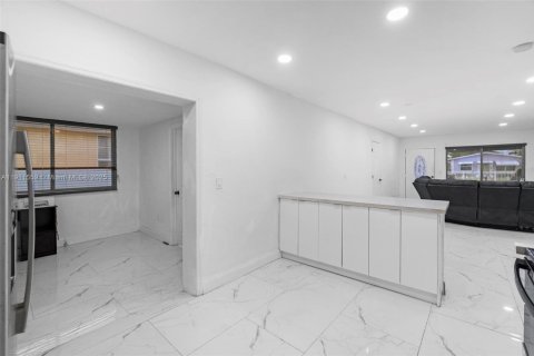 Купить виллу или дом в Вест-Парк, Флорида 3 спальни, 128.95м2, № 1968389 - фото 28