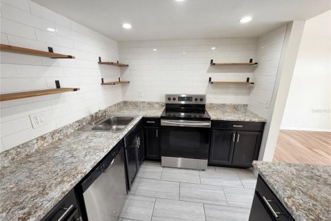 Condo in Winter Springs, Florida, 3 bedrooms  № 2114577 - photo 8