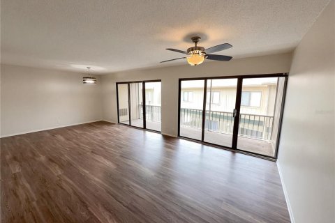 Condo in Winter Springs, Florida, 3 bedrooms  № 2114577 - photo 5