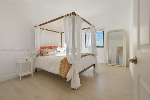 Снять в аренду виллу или дом в Хомстед, Флорида 4 спальни, 361.02м2, № 1926514 - фото 30