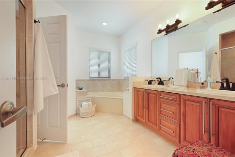 Снять в аренду виллу или дом в Хомстед, Флорида 4 спальни, 361.02м2, № 1926514 - фото 23