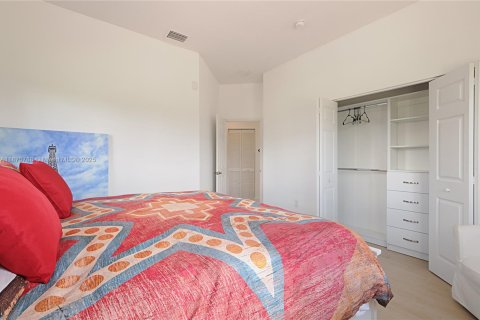 Снять в аренду виллу или дом в Хомстед, Флорида 4 спальни, 361.02м2, № 1926514 - фото 27