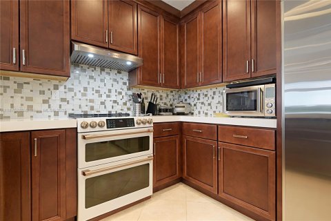 Снять в аренду виллу или дом в Хомстед, Флорида 4 спальни, 361.02м2, № 1926514 - фото 18