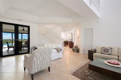 Снять в аренду виллу или дом в Хомстед, Флорида 4 спальни, 361.02м2, № 1926514 - фото 6