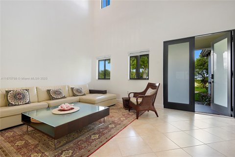 Снять в аренду виллу или дом в Хомстед, Флорида 4 спальни, 361.02м2, № 1926514 - фото 5