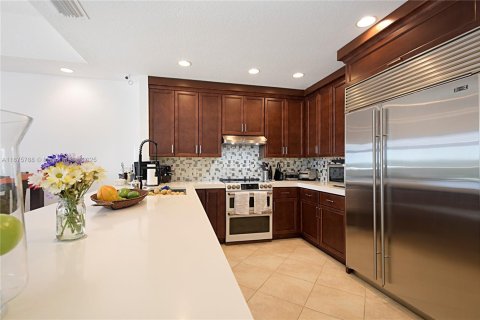 Снять в аренду виллу или дом в Хомстед, Флорида 4 спальни, 361.02м2, № 1926514 - фото 16