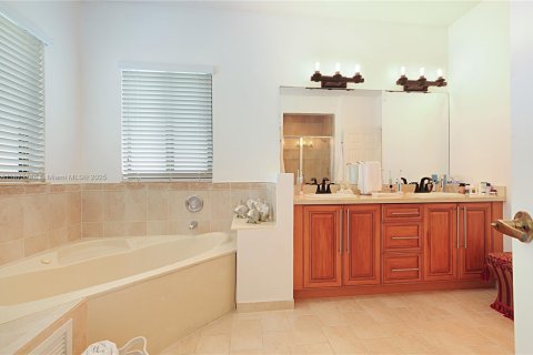 Снять в аренду виллу или дом в Хомстед, Флорида 4 спальни, 361.02м2, № 1926514 - фото 25