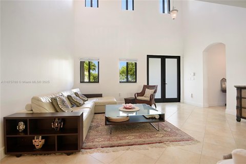 Снять в аренду виллу или дом в Хомстед, Флорида 4 спальни, 361.02м2, № 1926514 - фото 4